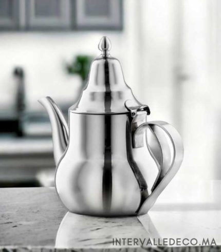 Bonomi Théière Marocaine fabriquée en Acier Inoxydable décorée avec Filtre intégré gravé avec Design Classique Arabe, fabriquée à la Main argentée 1,2L à prix pas cher | Maroc Bonomi Théière Marocaine fabriquée en Acier Inoxydable décorée avec Filtre intégré gravé avec Design Classique Arabe, fabriquée à la Main argentée 1,2L à prix pas cher | Maroc